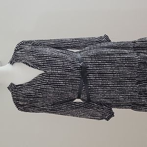 Black and white long sleeves dress. Size 38 EU.